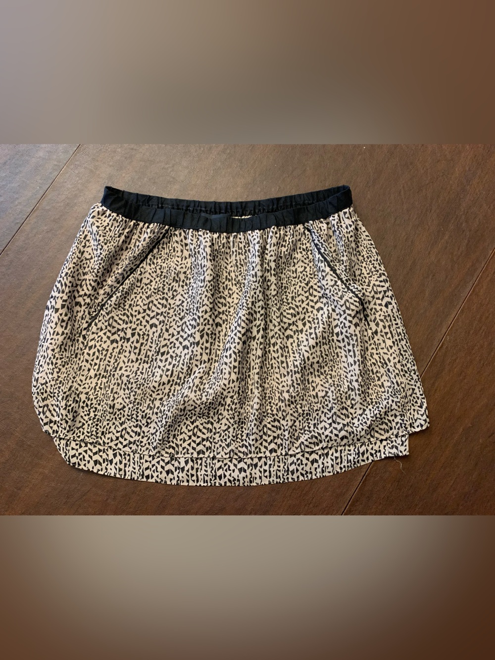 Banana Republic Printed Skirt with Pockets - Size 8